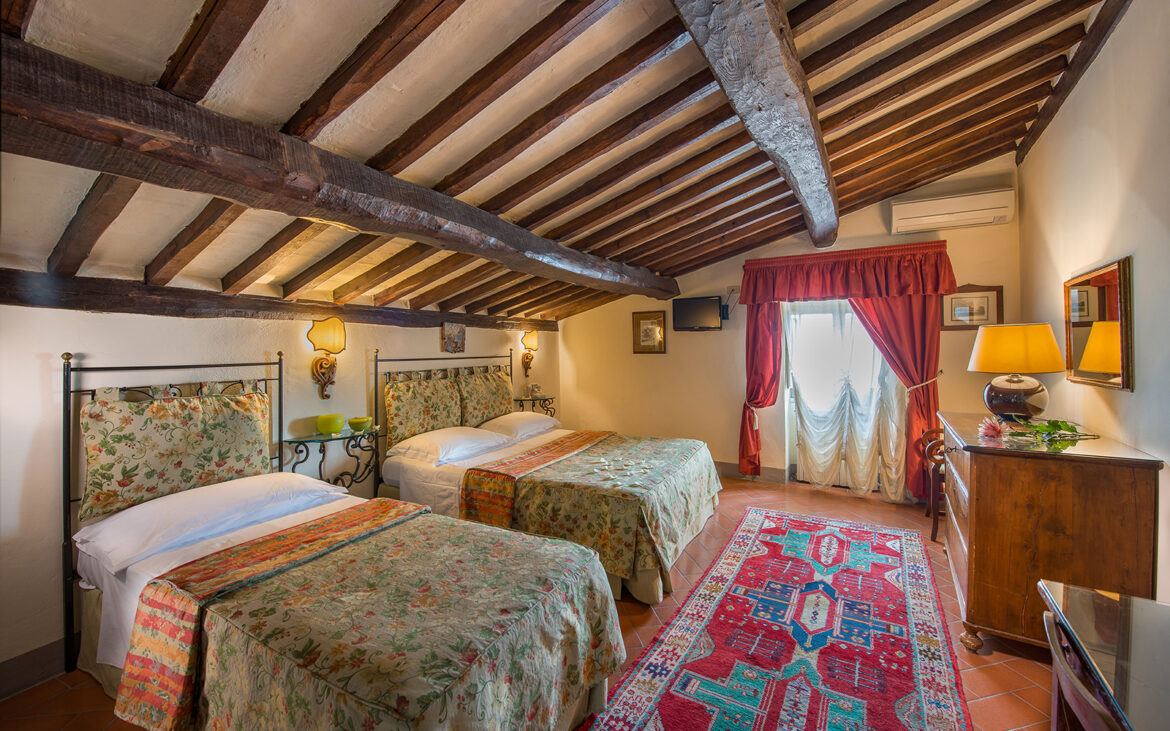 TRIPLE ROOM